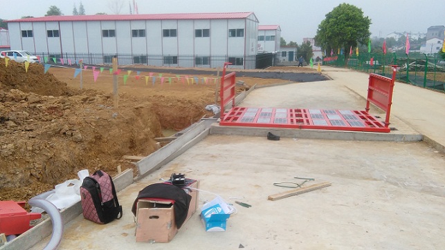 襄陽老河口全自動(dòng) 建筑工程洗輪機(jī) 底座固定式移動(dòng)洗車機(jī)