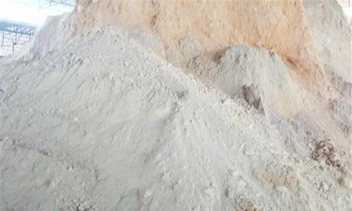 高嶺土生產(chǎn)地位于廣東省茂名市，高嶺土產(chǎn)品選取當?shù)貎?yōu)質(zhì)高嶺土