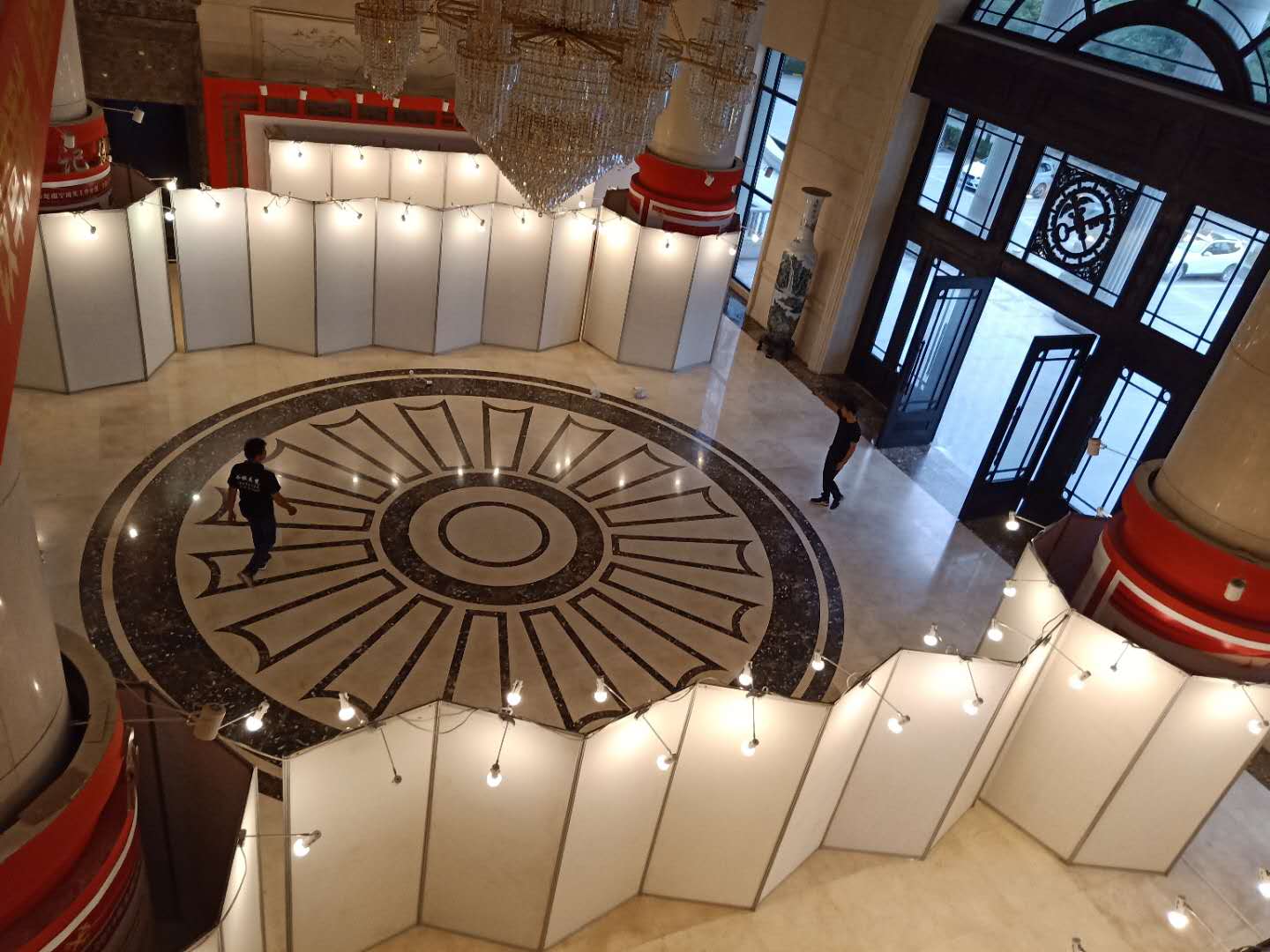 南寧書畫展板掛畫展板廠家租賃價格是多少？