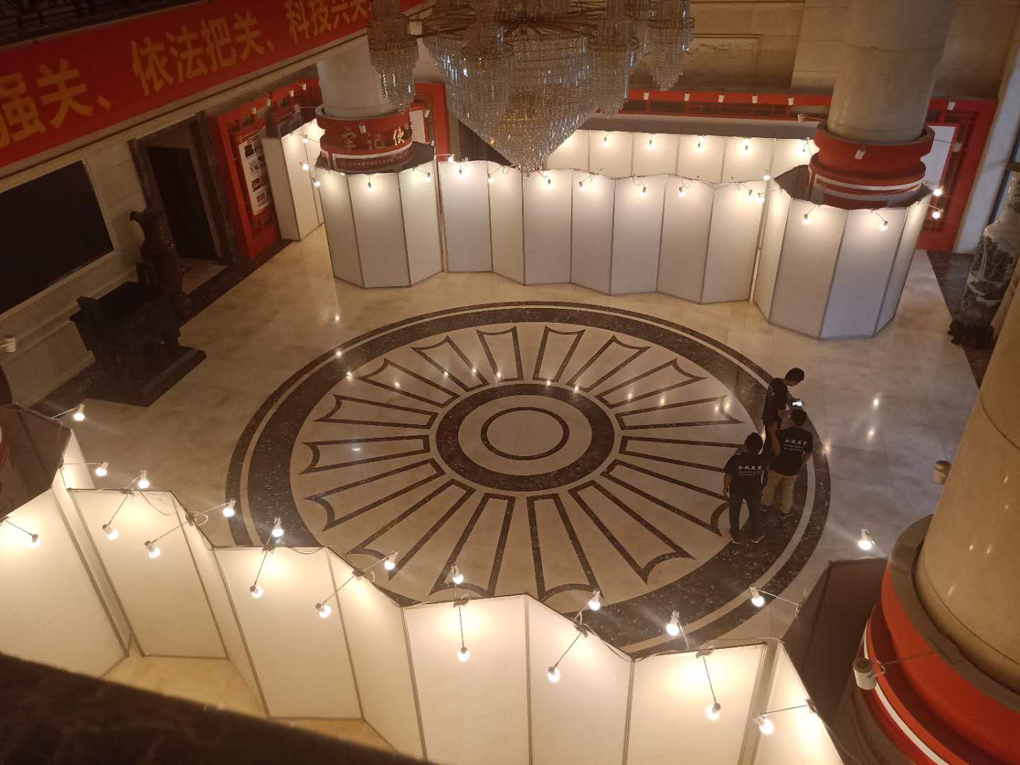 南寧攝影展板租賃，藝術(shù)作品展板出租多少錢？