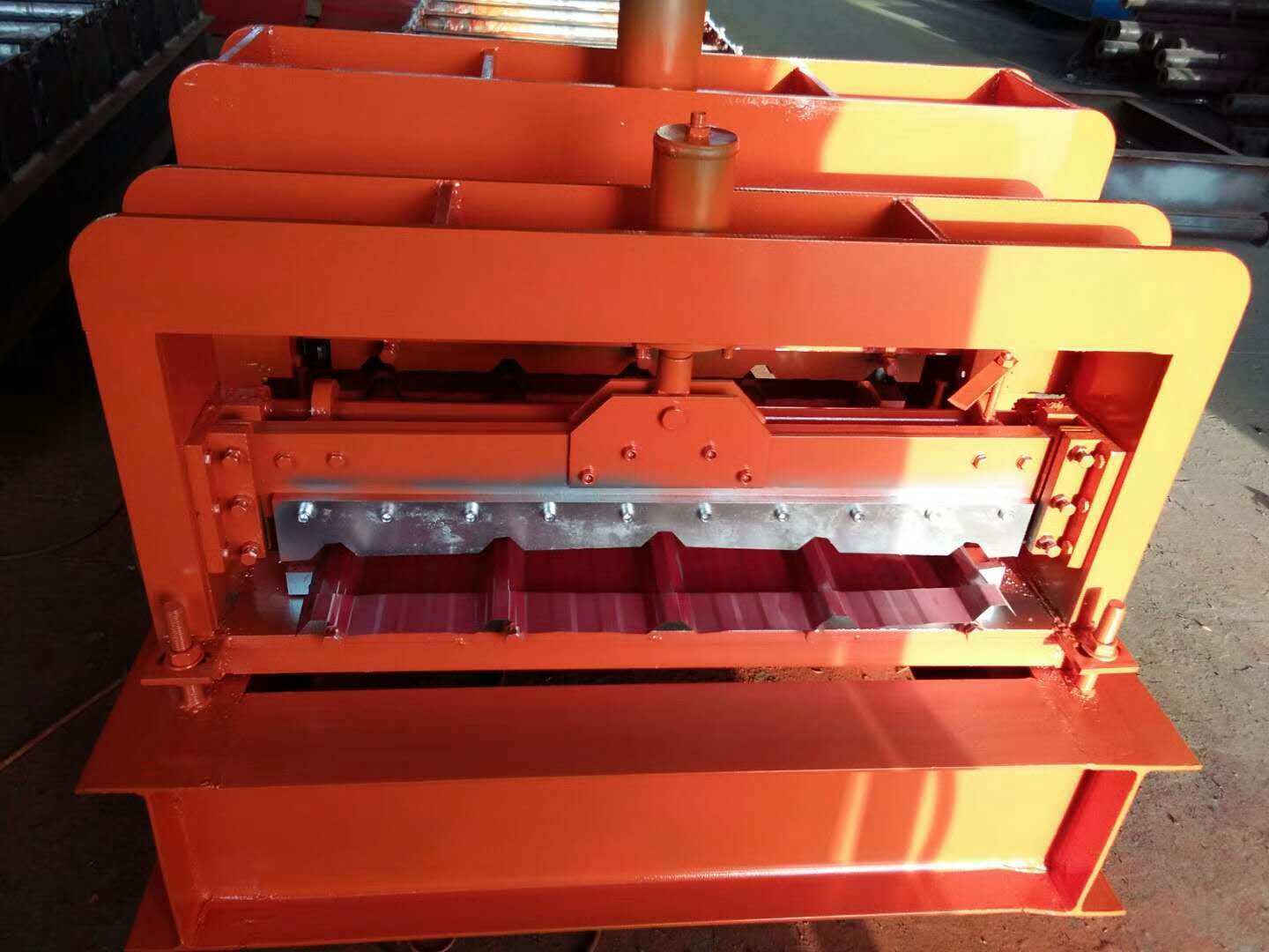 壓瓦機(jī)設(shè)備、壓瓦機(jī)廠家、840壓瓦機(jī)價格、鑫達(dá)晟機(jī)械