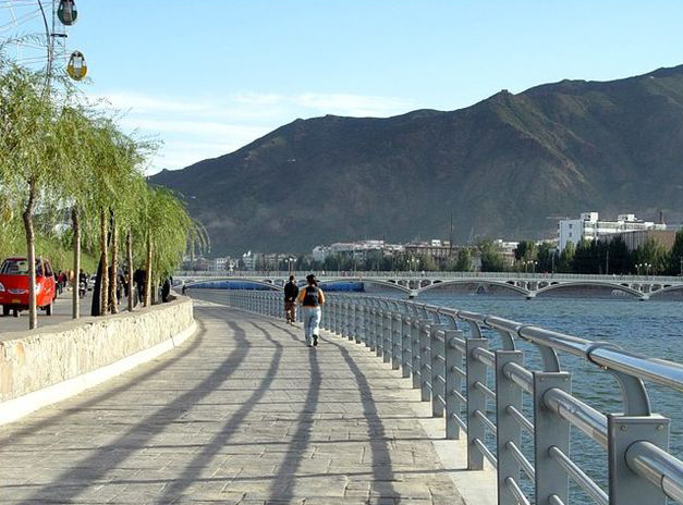 陜西橋梁發(fā)光護欄設計安裝、西安橋梁發(fā)光欄桿定制加工