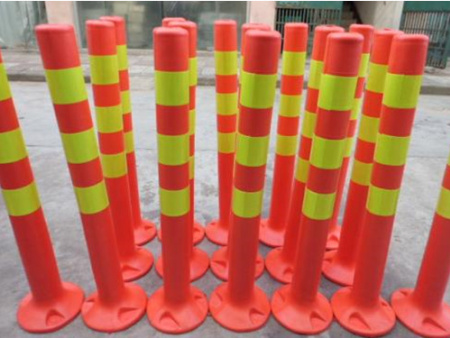 防撞柱廠家-哪里有銷售質量好的平?jīng)鰪椓χ? title=