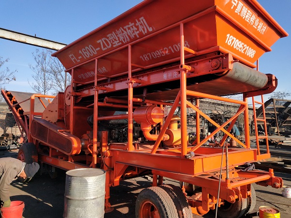 破碎機(jī)價(jià)格_鵬程偉業(yè)供應(yīng)寧夏移動粉碎機(jī)