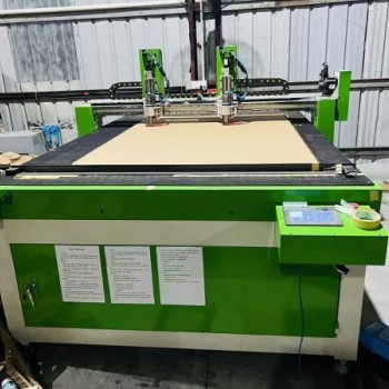 新型CAD數(shù)控圖形切割機(jī)，全自動(dòng)蜂窩紙板立切機(jī)